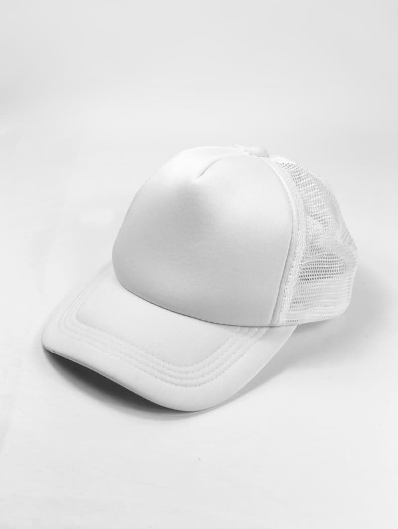Structured baseball cap with leather patch